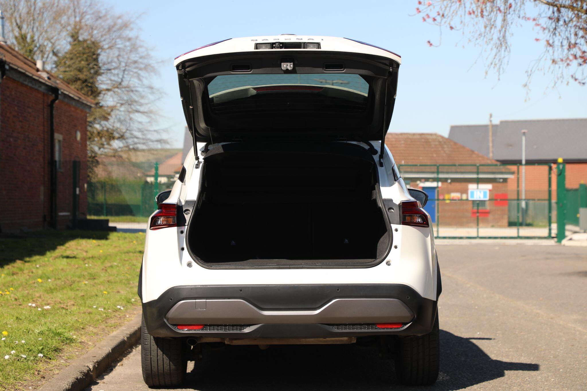 Large vehicle image